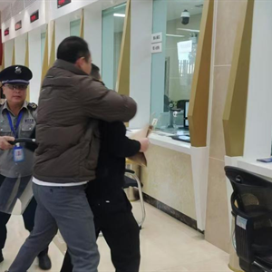 农发行黔西市支行开展防抢防暴演练